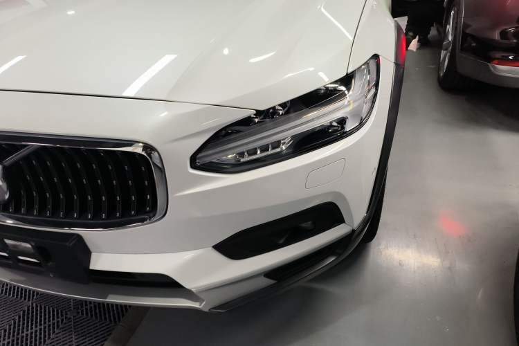 Used Volvo V90 2021 Cross Country B5 AWD Prestige Edition
