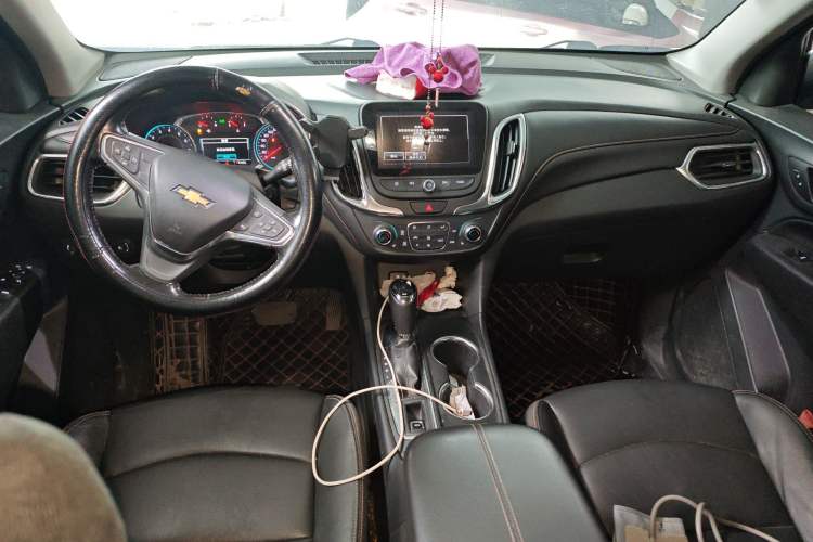 Used Chevrolet Equinox 2018 550T Automatic All-Wheel-Drive Explorer Edition Center Console