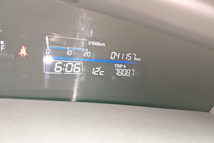 Used Honda Jade 2017 1.8L automatic Comfort version 5 seats Odometer Close Up