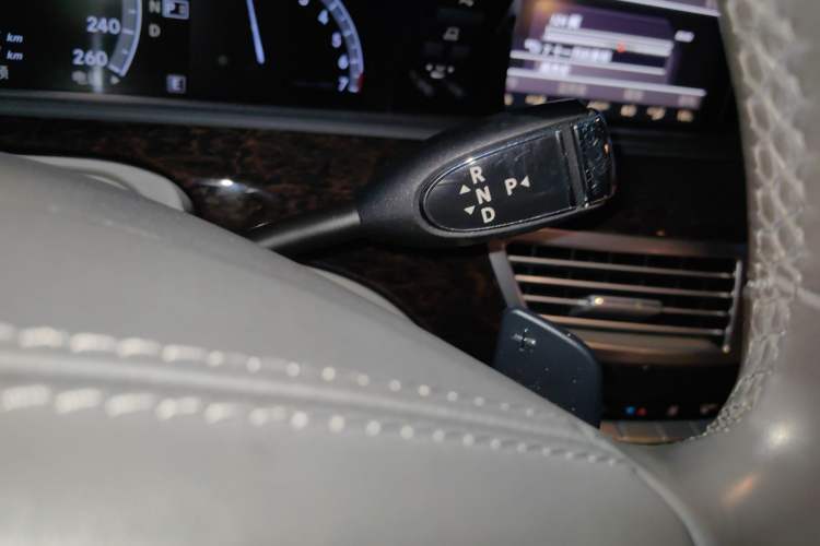 Used Mercedes-Benz S-Class 2012 S 300 L Business Standard Model