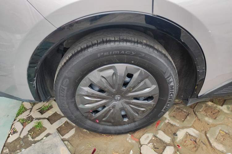 Used Toyota bZ3 2023 517 km Elite PRO Right Rear Wheel Hub