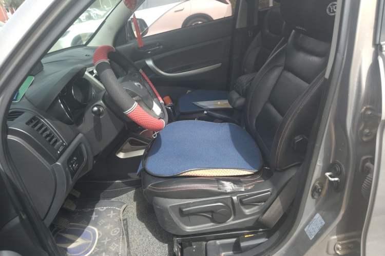 Used CHANGAN CS35 2014 1.6L Manual Luxury Model China IV Standard
