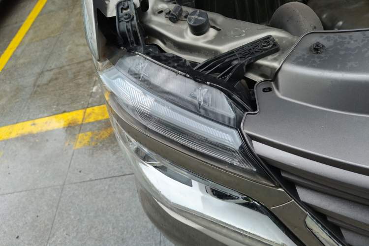 Used FORTHING Lingzhi 2020 M5L 2.0L Luxury 7-Seater