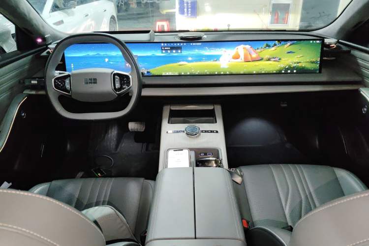 Used Geely Galaxy E8 2024 665 km Range Rear-Drive Starship Long-Range Version