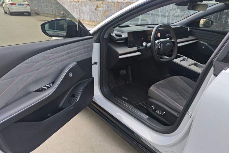 Used Geely Galaxy E8 2024 620 km All-Wheel-Drive Starship Performance Edition
