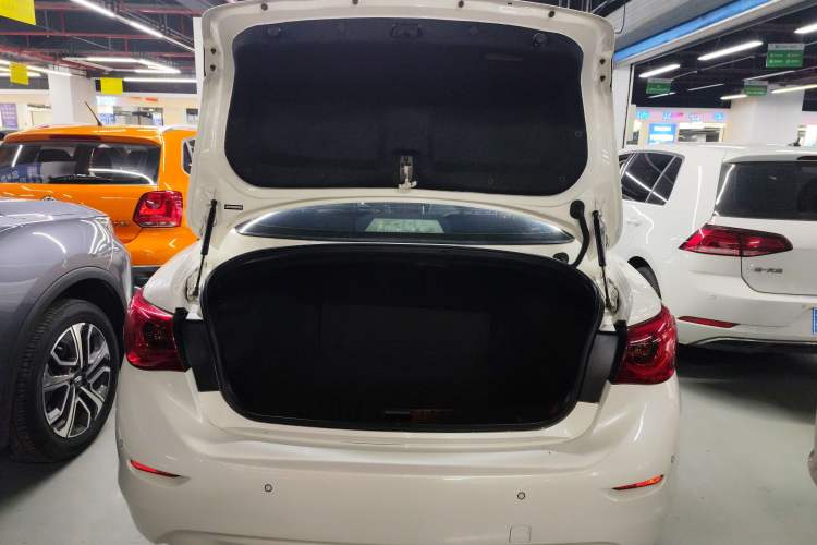 Used Infiniti Q50L 2016 2.0T Enjoyment Edition Trunk