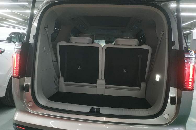 Used Volvo EM90 2025 Ultra Six-Seater