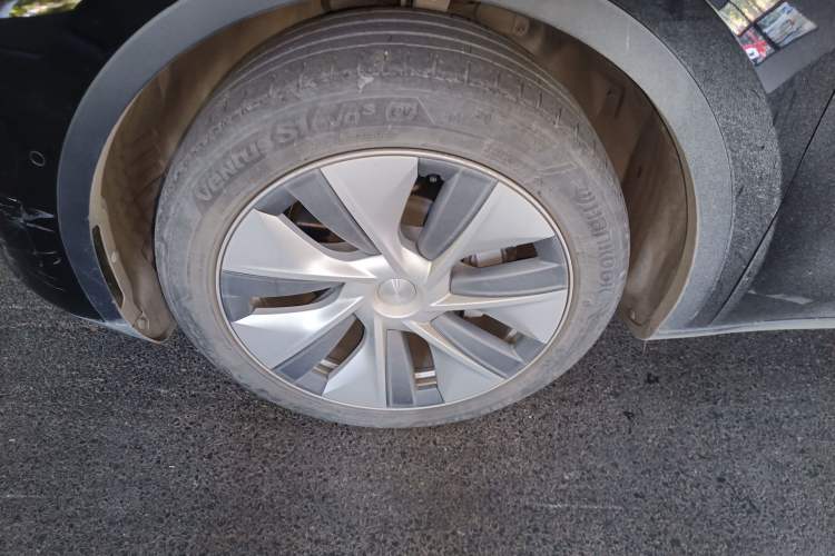 Used Tesla Model Y 2022 Long-Range All-Wheel-Drive Version
