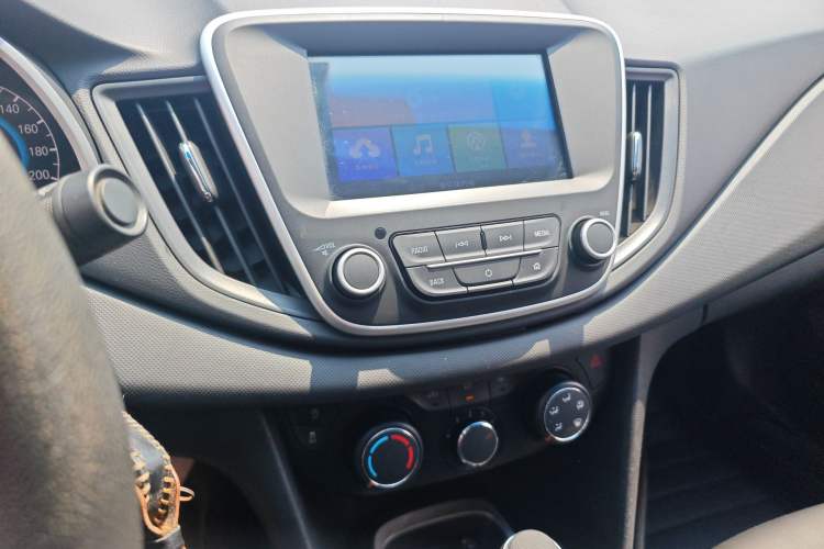 Used Chevrolet Cavalier 2016 1.5L Automatic Xinyue Edition Audio And AC Panel