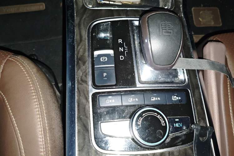 Used BYD Tang New Energy 2017 2.0T All-Wheel Drive Hyatt Model
