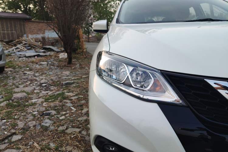 Used Nissan Tiida 2016 1.6L CVT Smart Drive Edition Right Front Headlight