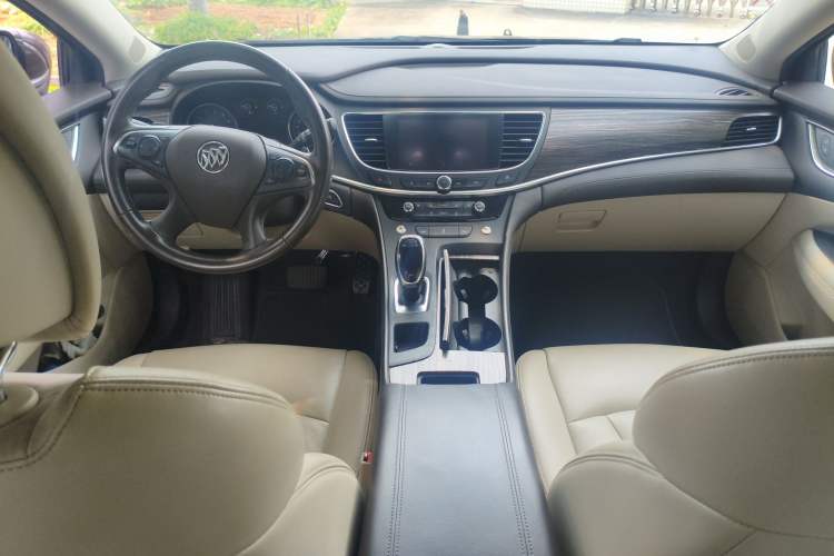 Used Buick LaCrosse 2018 20T Leading Model Center Console