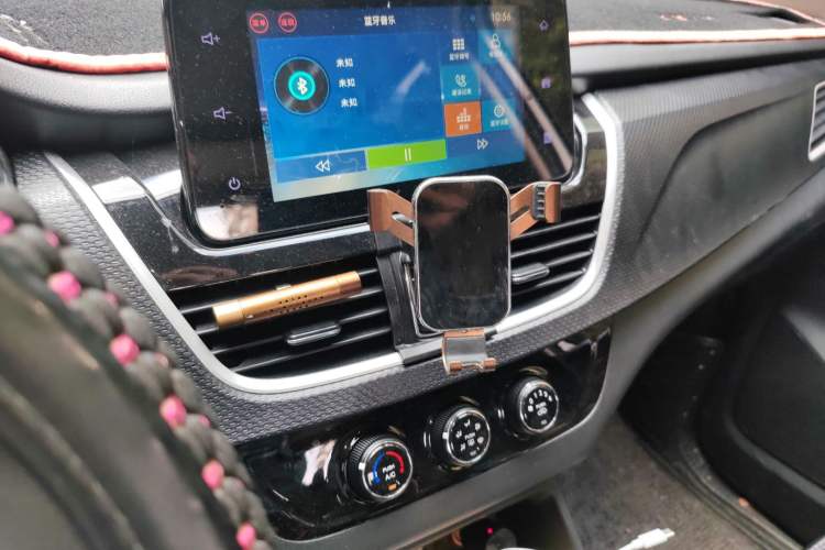 Used Baojun 730 2021 1.5T CVT Fashion Version 7 Seats Audio And AC Panel