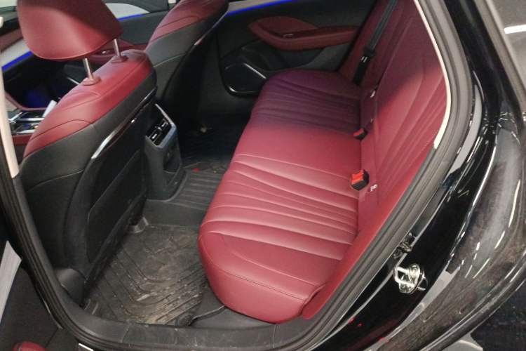 Used Hongqi H5 2025 2.0T Automatic Flag Edition – 500 000 Units Commemorative Version