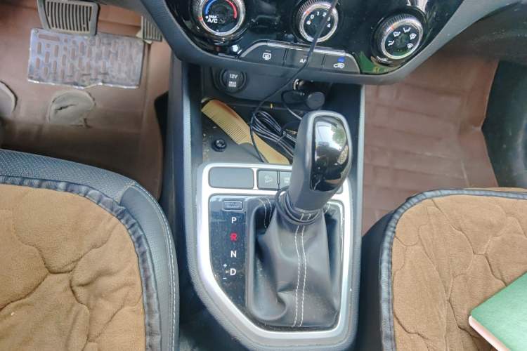 Used Hyundai ix25 2017 1.6L Automatic Smart Version Gear Lever