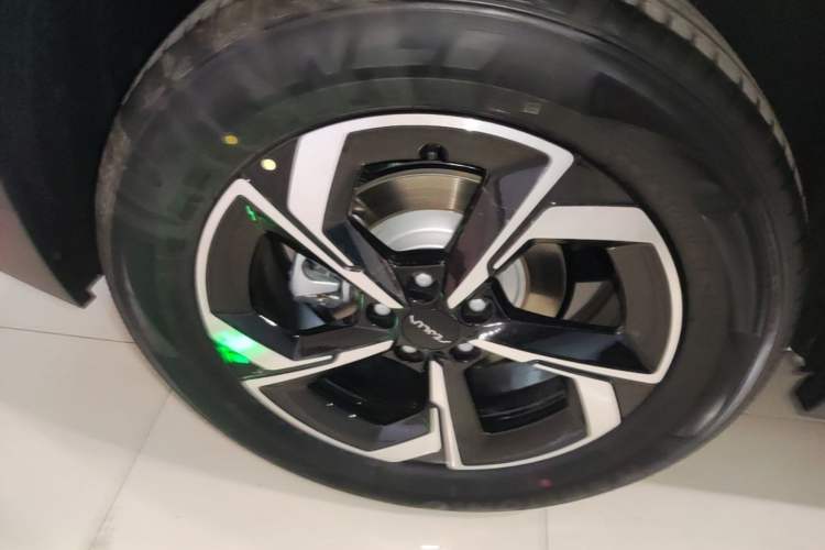 Used Dongfeng Aeolus L7 New Energy 2025 518 Comfort Edition Right Rear Wheel Hub