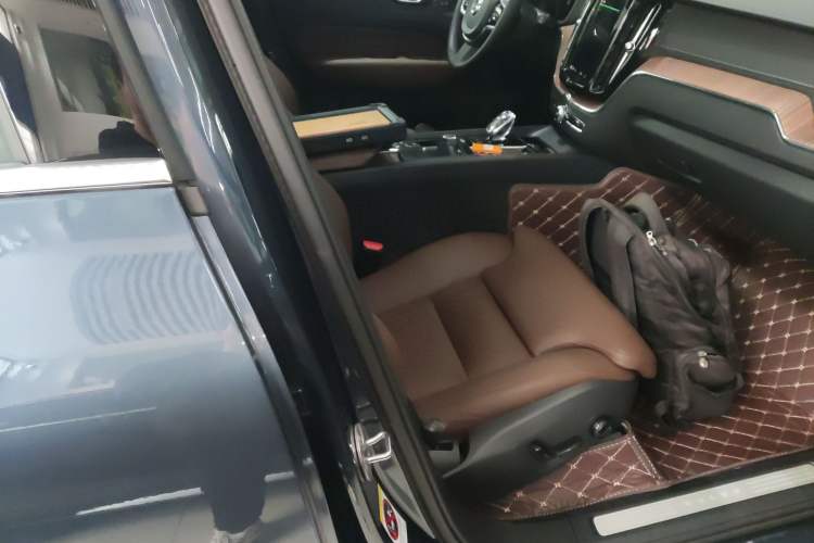 Used Volvo XC60 2025 B5 Four-Wheel Drive Smart & Advanced Luxury Edition