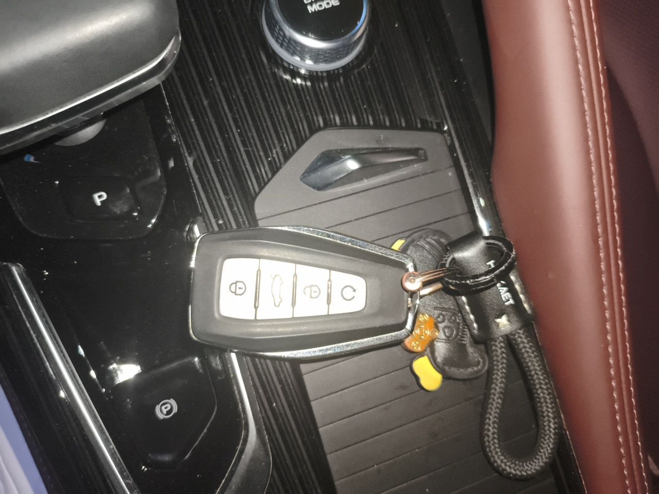 Geely Auto Monjaro L 2021 2.0TD DCT EVO Two-Wheel Drive Prestige Version — снимка 20