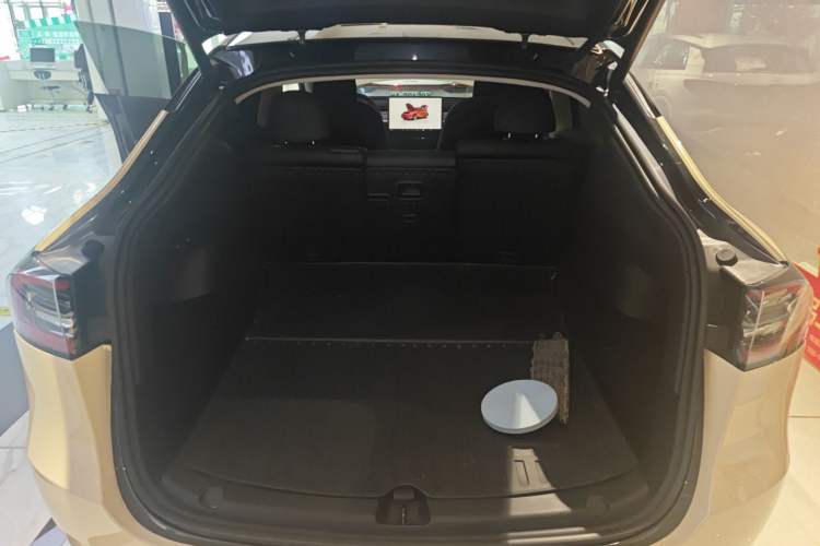 Used Tesla Model Y 2024 Rear-Wheel-Drive Version
