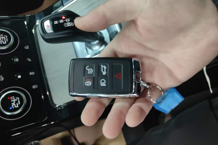 Used Land Rover Range Rover Evoque 2021 Range Rover Velar 249 PS R-Dynamic S Performance Edition
