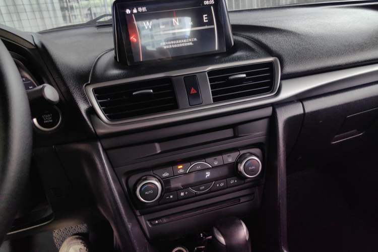 Used Mazda 3 Axela 2017 Sedan 1.5L Automatic Luxury Model Emission Standard China V
