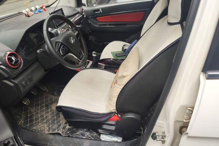 Used BAIC Senova X25 2015 1.5L manual Comfort trim level