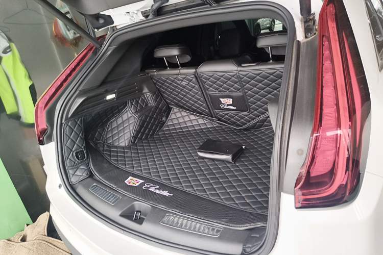 Used Cadillac XT4 2024 28T Two-Wheel-Drive Luxury Version Trunk