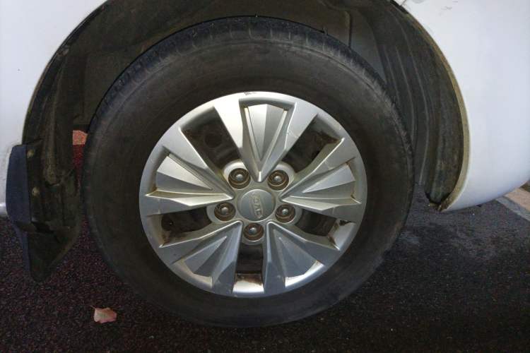 Used JAC Refine M3 2019 Creator Edition 1.8L Luxury Model Right Front Wheel Hub