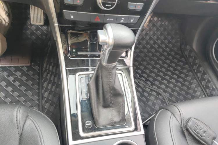 Used Haval H2 2017 Red-Label 1.5T Automatic Two-Wheel Drive Luxury Model Gear Lever