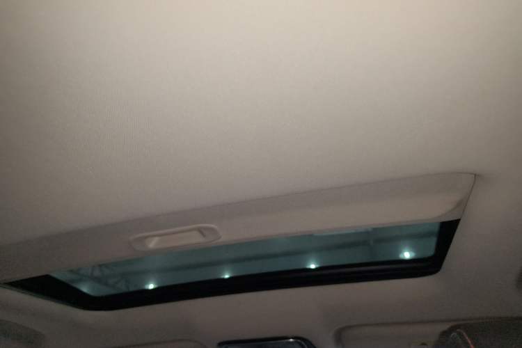 Used Changan CS55 2018 1.5T Manual Colorful Model China V Standard
