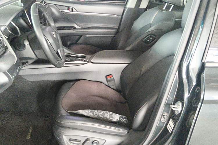 Used Toyota Camry 2021 2.0G Luxury Edition
