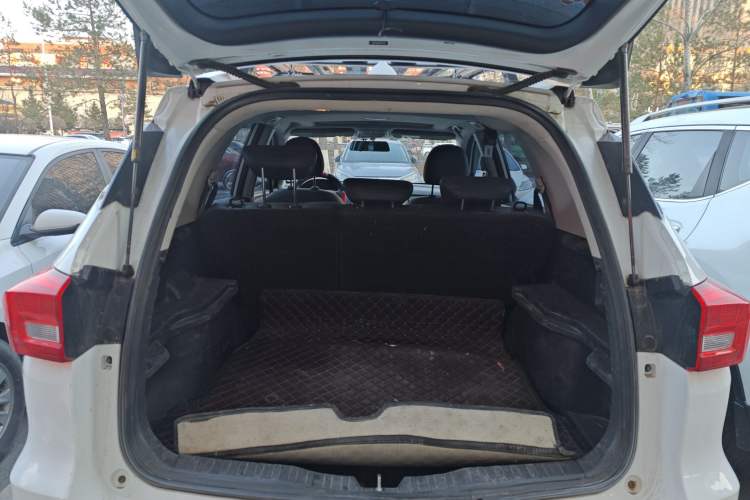 Used Haval M6 2019 1.5T Manual Two-Wheel Drive Elite Version China VI Standard Trunk