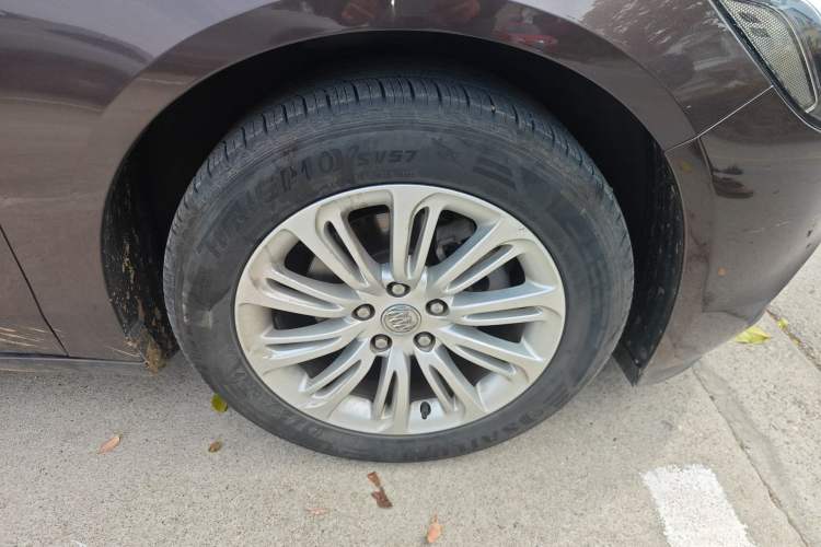 Used Buick LaCrosse 2016 Revised 20T Leading Edition Right Front Wheel Hub