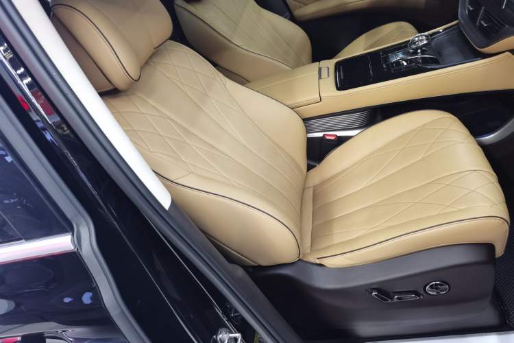 Used Denza D9 2024 DM-i 980 Four-Wheel Drive Flagship Model