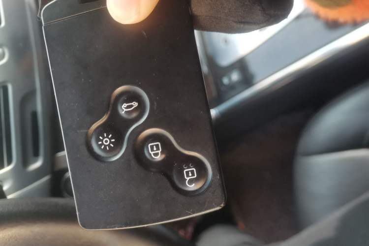 Used Renault Latitude 2011 2.5L Automatic Luxury Navigation Edition