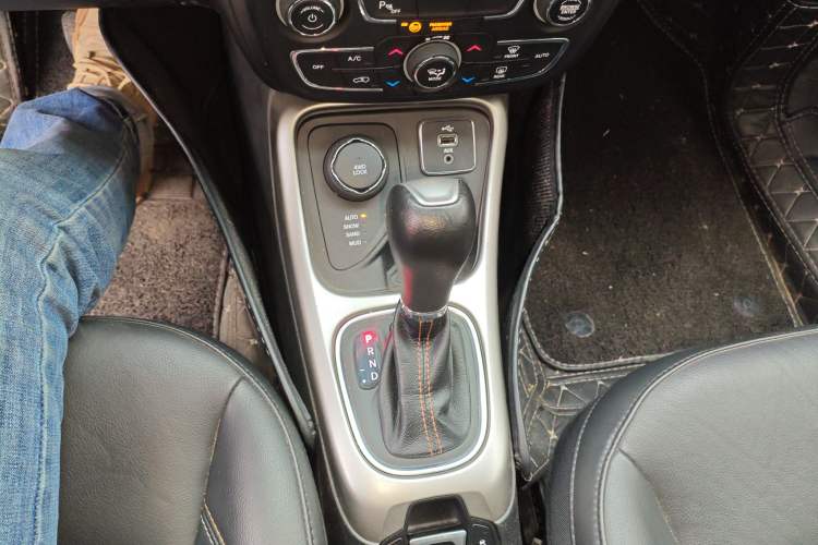 Used Jeep Compass 2017 200T Automatic Family Enjoyment Four-Wheel Drive Edition
