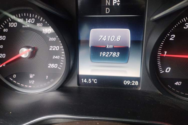 Used Mercedes-Benz GLC 2018 GLC 200 4MATIC Odometer Close Up