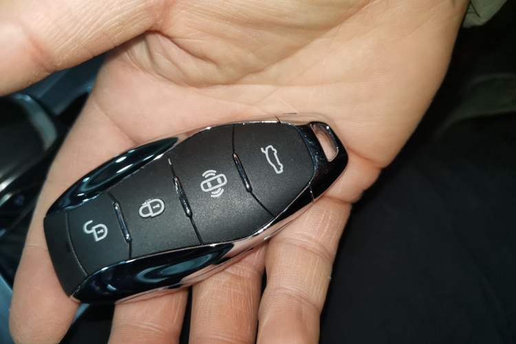 Used Hongqi HS7 PHEV 2024 2.0T PHEV Four-Wheel Drive Flagship Edition 6 Seats
