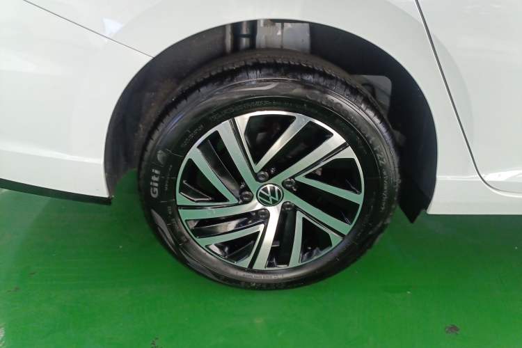 Used Volkswagen Lavida 2024 300TSI DSG Starry Sky Leading Edition Right Rear Wheel Hub