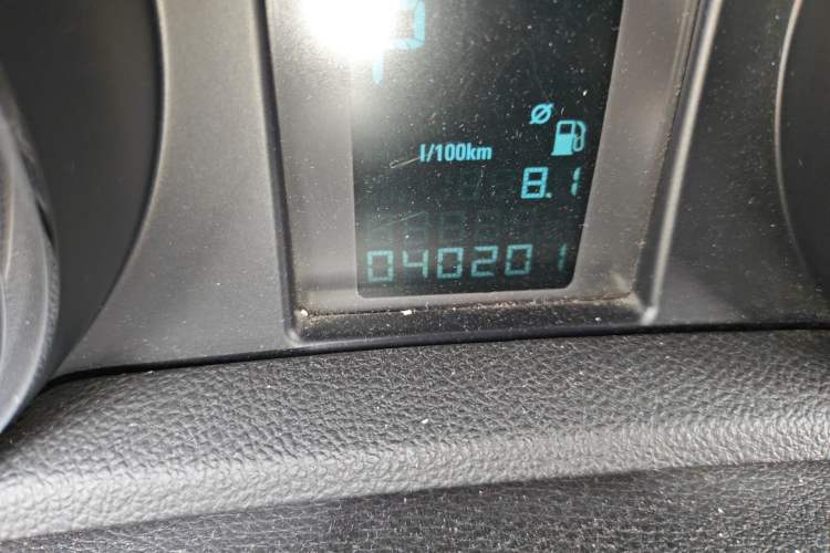 Used Buick Encore 2015 1.4T Automatic Two-Wheel Drive Urban Elite Version Odometer Close Up