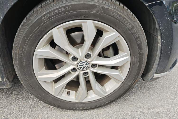 Used Volkswagen Magotan 2019 330TSI DSG Luxury Model China V Standard Right Front Wheel Hub