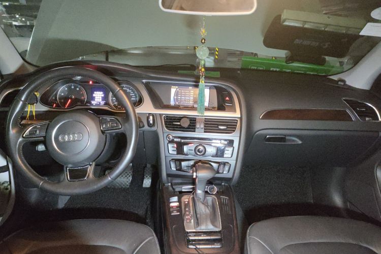 Used Audi A4L 2013 35 TFSI Automatic Comfort Model Center Console