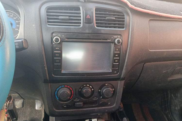 Used Dongfeng Fengon 330 2014 1.5L Manual Utility Version DK15 Audio And AC Panel