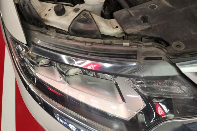 Used Mitsubishi Outlander 2016 2.4L 4x4 Elite Edition 7-Seater Right Front Headlight