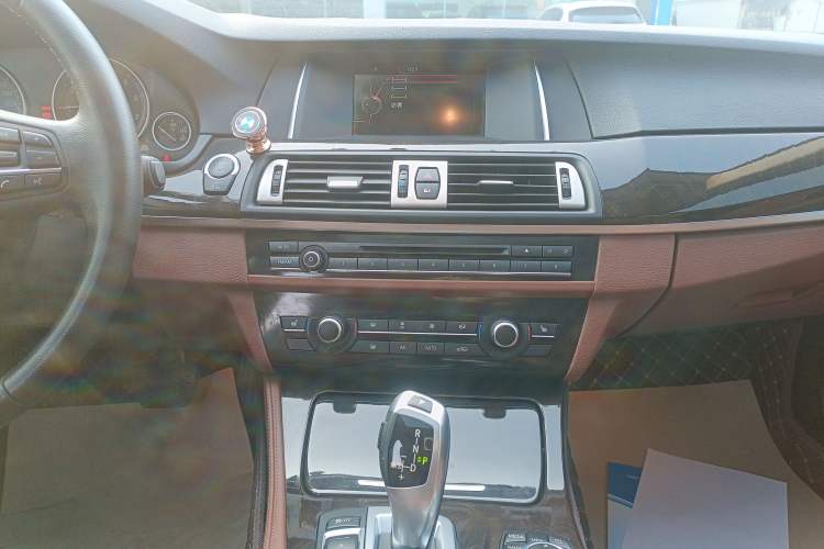 Used BMW 5 Series 2014 525Li Leading Model
