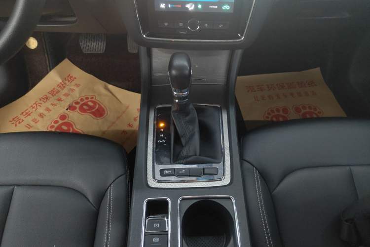 Used Roewe i6 2020 PLUS 1.6L CVT 4G Connected Glory Flagship Edition
