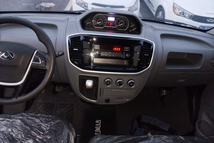 Used SAIC MAXUS Xintu V80 2023 2.0T Manual Classic Aoyuntong Short Wheelbase Mid-Roof 5/6-Seater