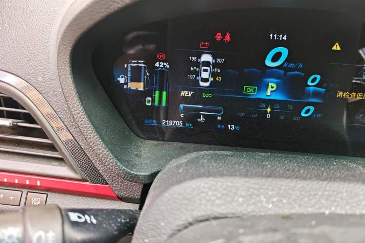 Used BYD Qin New Energy 2014 1.5T Cool Black Knight Flagship Model
