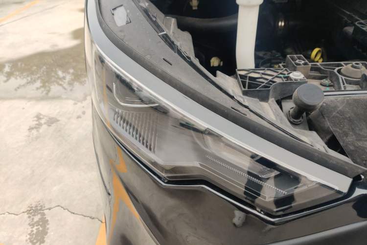 Used Juntian Black Warrior Youth 2025 2.0T Gasoline Top-of-the-Line Version Right Front Headlight