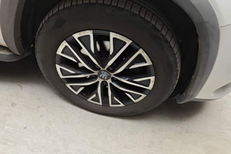 Used BYD Song New Energy 2017 Song DM 1.5TID All-Wheel Drive Luxury Model Right Front Wheel Hub